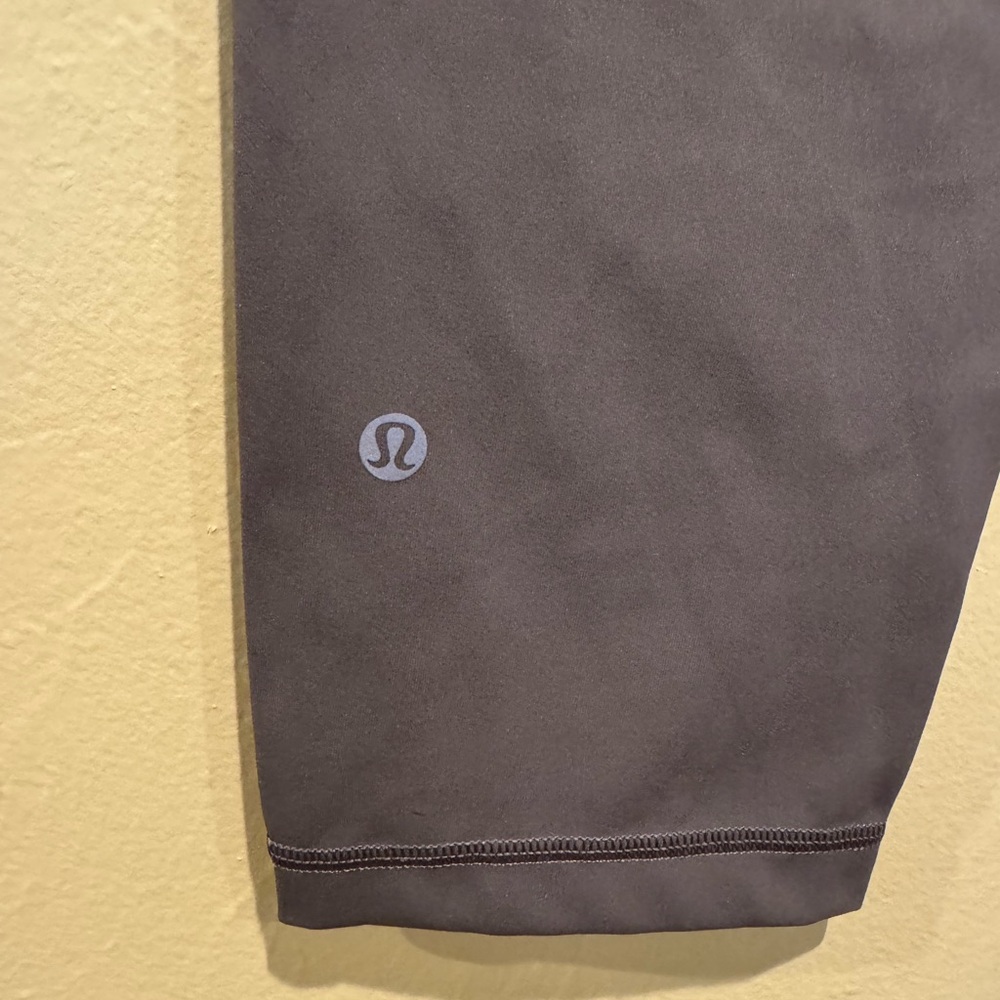 Lululemon Swift Speed High-Rise Crop 21"
Nomad Size 10 EUC - Picture 6 of 10
